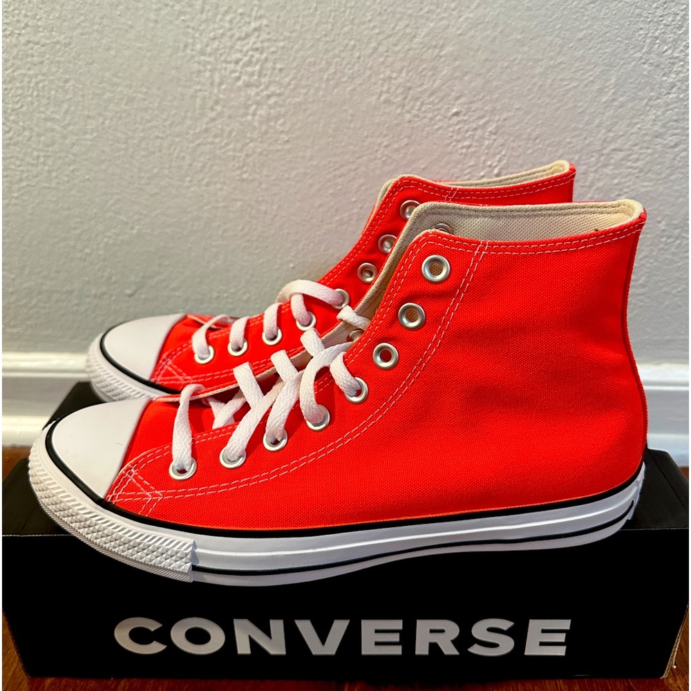 Brand New Women’s Converse!